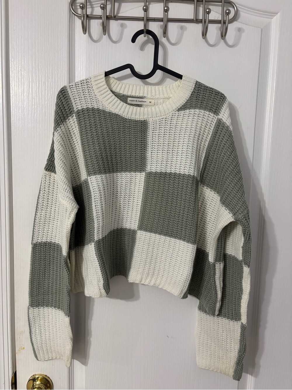 Moon & Madison Green and Cream Checkered Cropped Knit Sweater